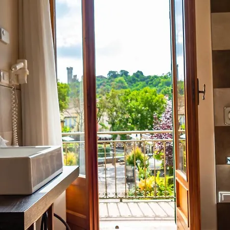 לינה וארוחת בוקר Relais Borghetto 4*