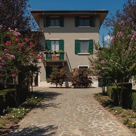 Relais Borghetto Couette-café 4*